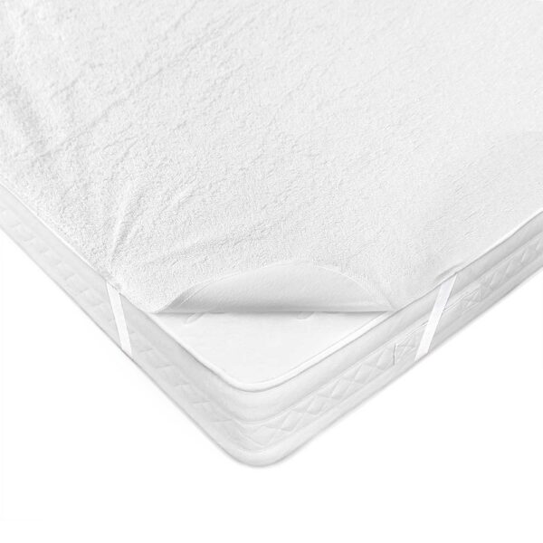 Hygienic mattress protector with a polyurethane membrane