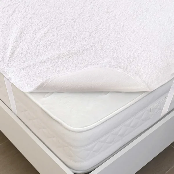 Mattress protector against moisture and dirt